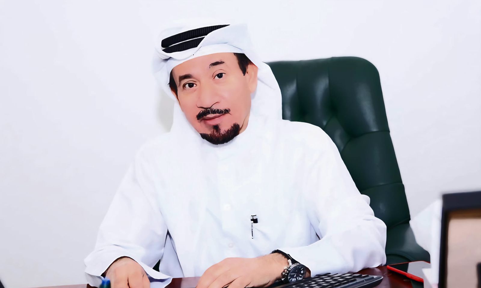 الكاتب الصحفي زهير العباد رئيس نقابة الصحفيين الكويتية الكاتب الصحفي زهير العباد رئيس نقابة الصحفيين الكويتية