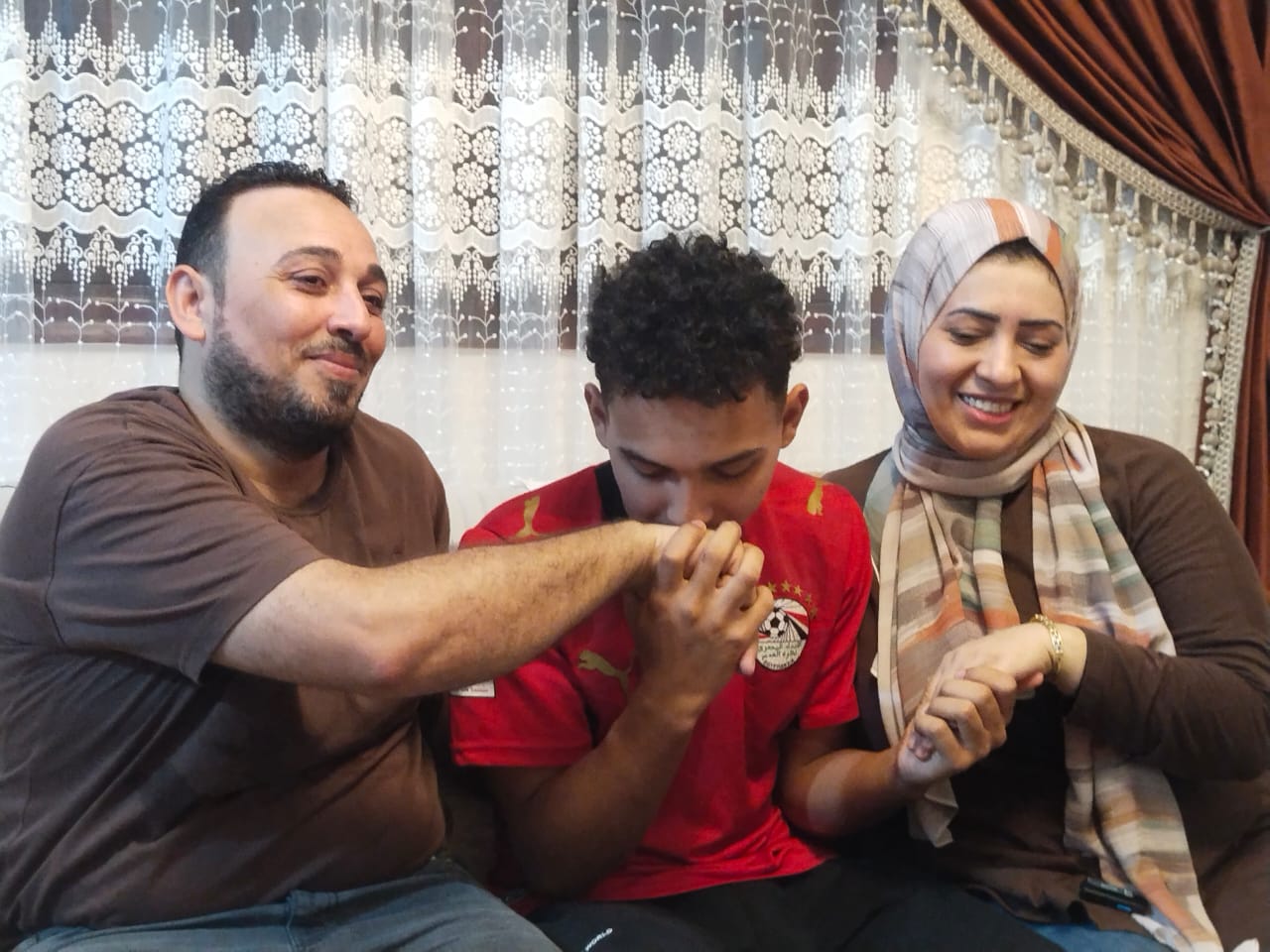 الفرحة على الأسرة الفرحة على الأسرة