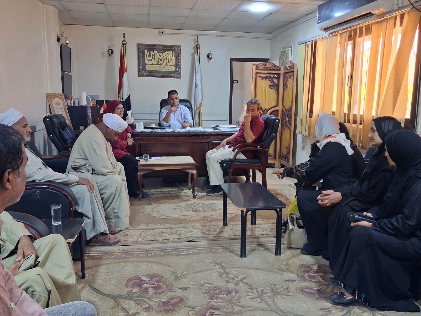عرض مشكلات المواطنين خلال لقاء اليوم المفتوح بمدينة أرمنت