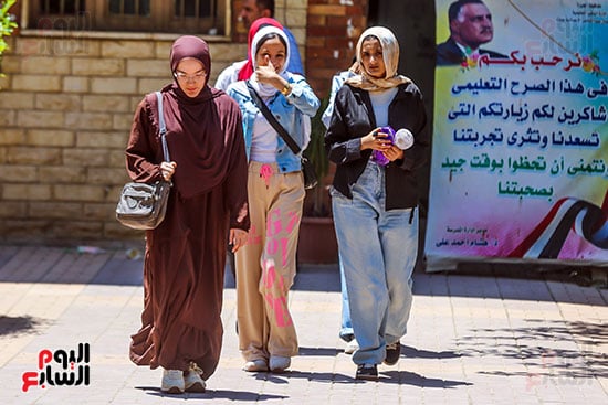الانتهاء من امتحان التاريخ