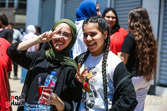 سهولة التاريخ على وجه الطالبات