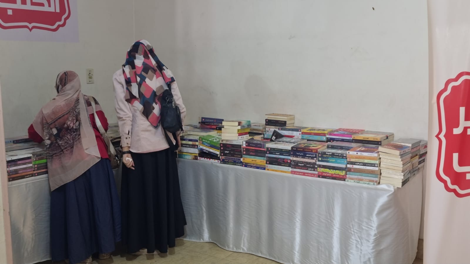 الفتيات الأكثر إقبالا على الكتب الفتيات الأكثر إقبالا على الكتب