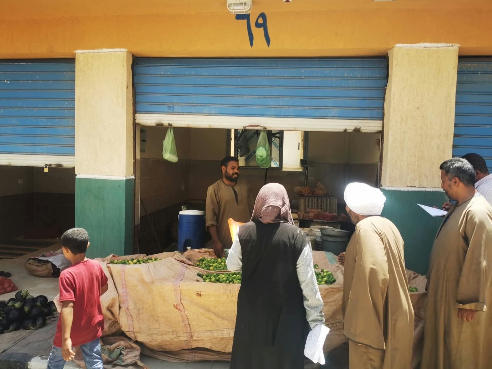 جانب من المحلات التجارية جانب من المحلات التجارية