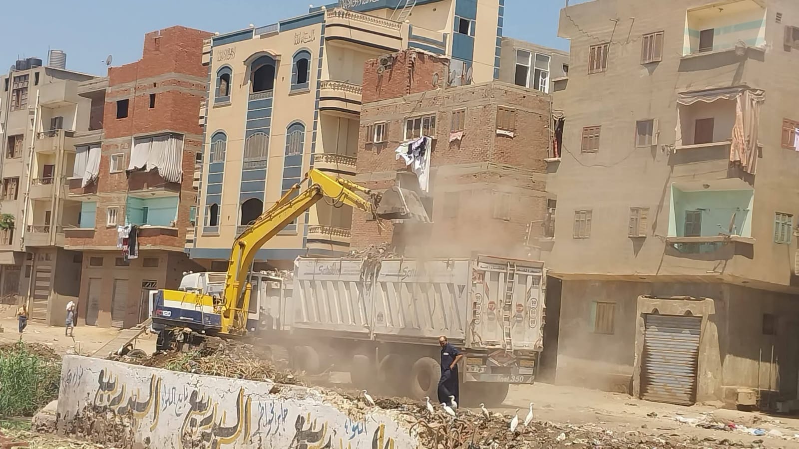 رفع اشغالات بالشوارع وإزالة تعديات علي أملاك الدولة 