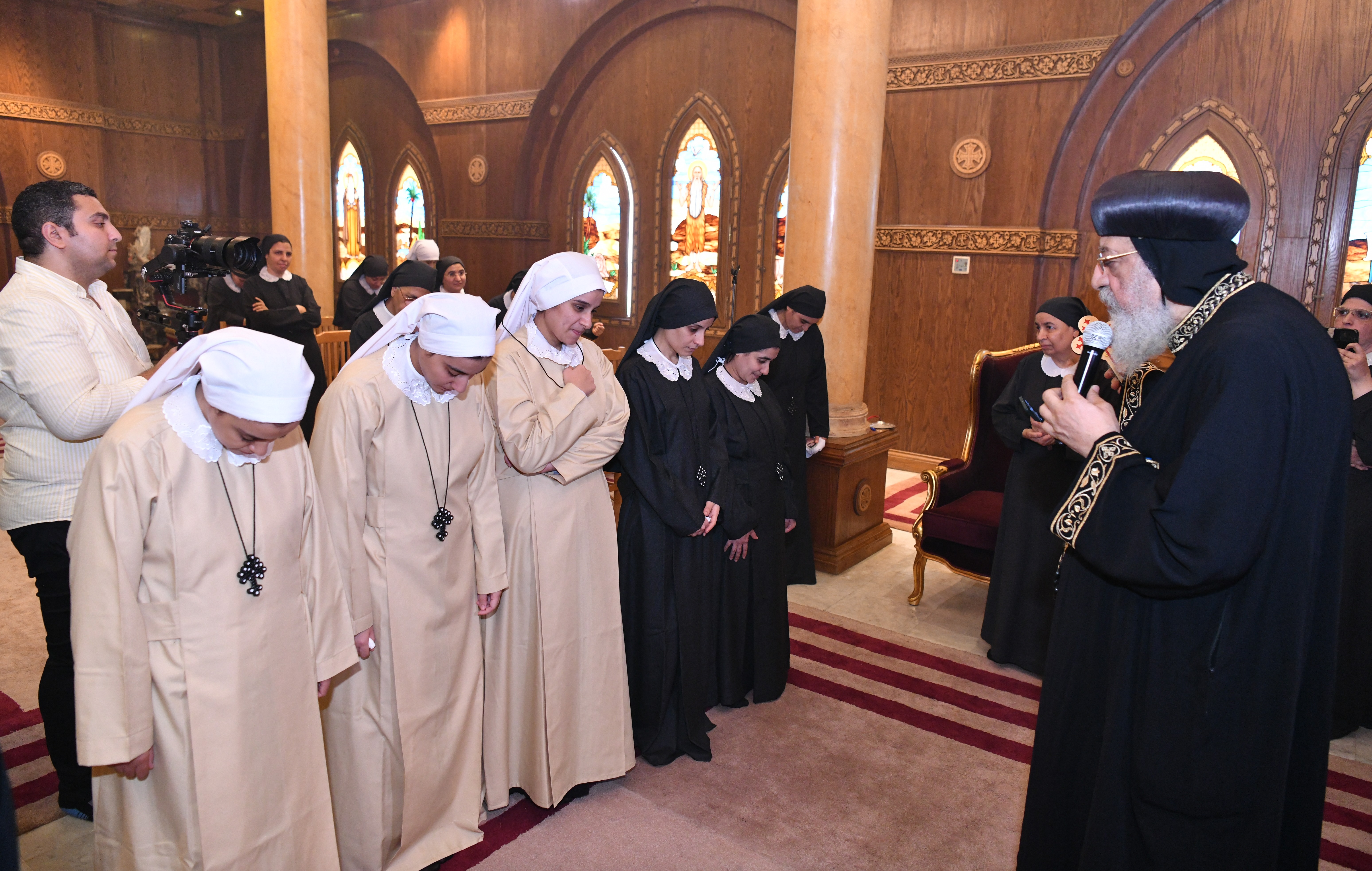 المكرسات مع قداسة البابا