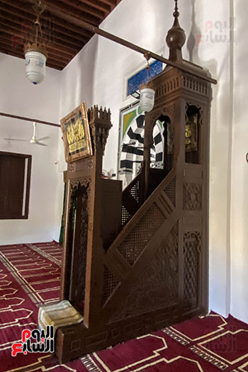 المنبر من الجنب