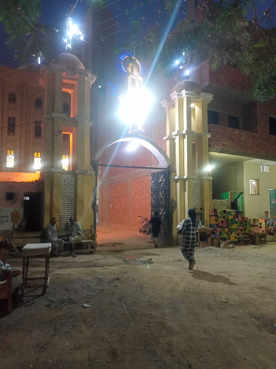 كنيسة العذراء من الخارج
