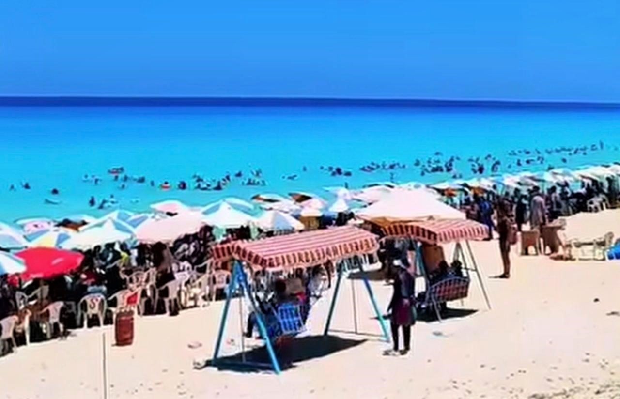 احد شواطئ مطروح على البحر المفتوح