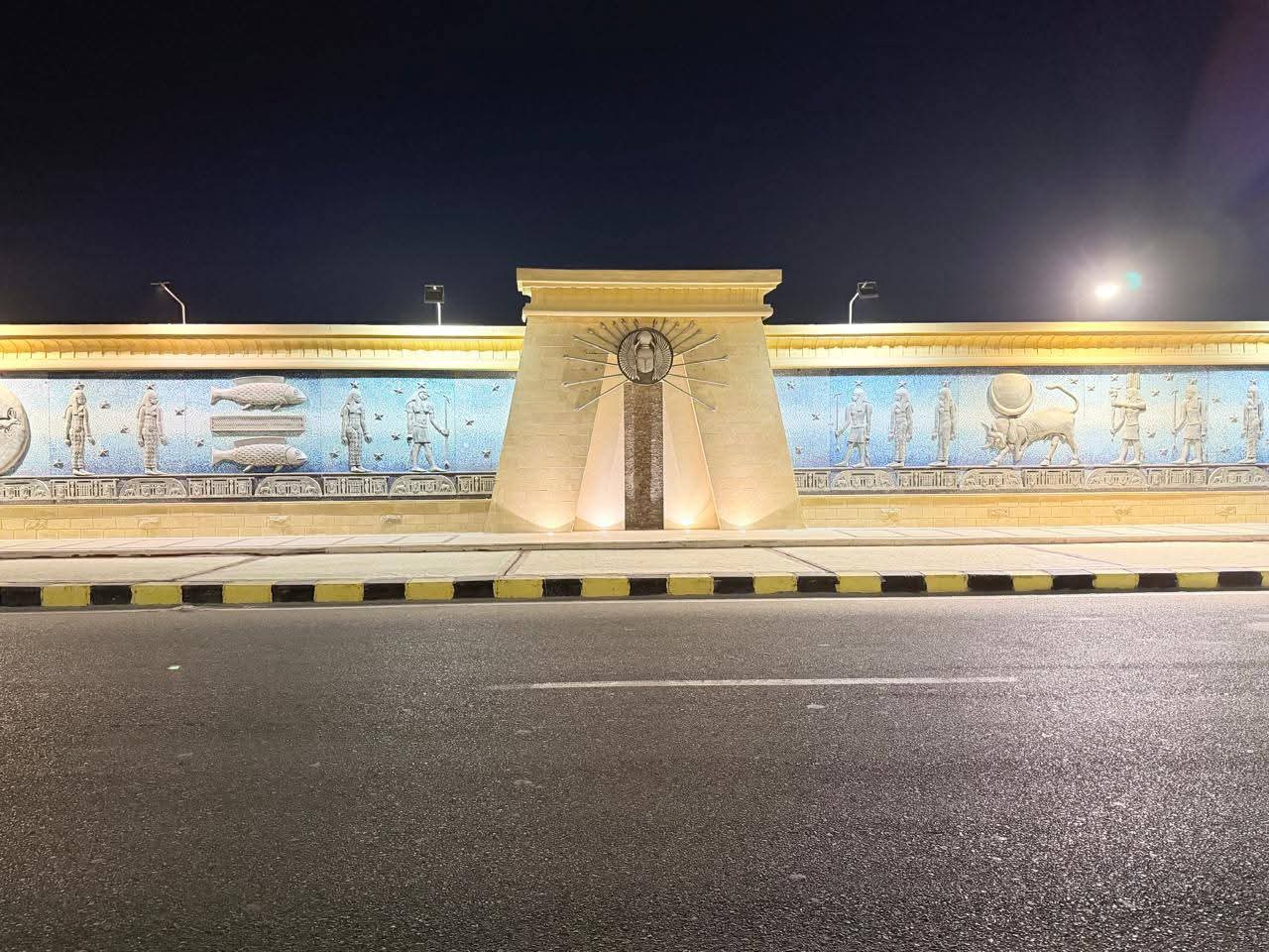 أحد مداخل قنا الجديدة أحد مداخل قنا الجديدة