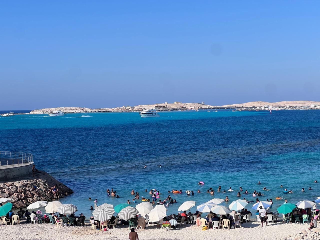 اجواء شواطئ مصيف مطروح تصنع البهجة والذكريات اجواء شواطئ مصيف مطروح تصنع البهجة والذكريات