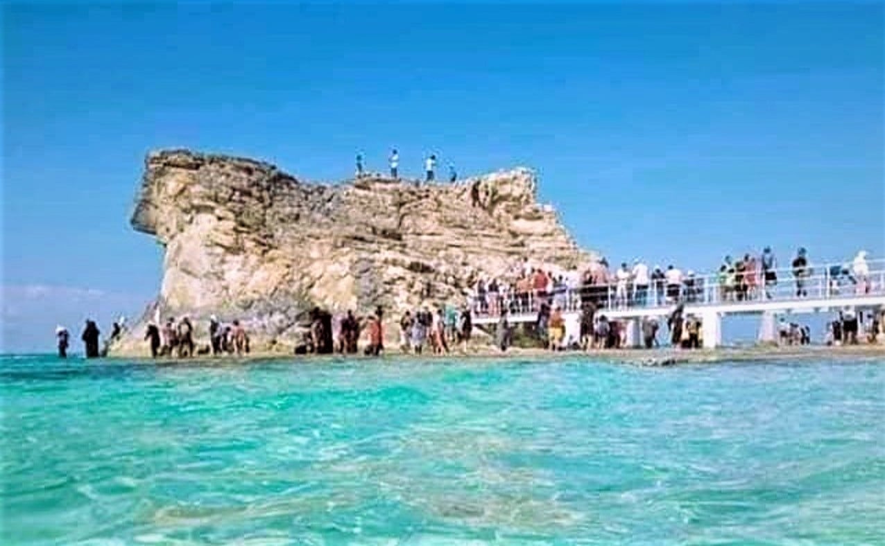 مزار حمام كليوباترا في مطروح