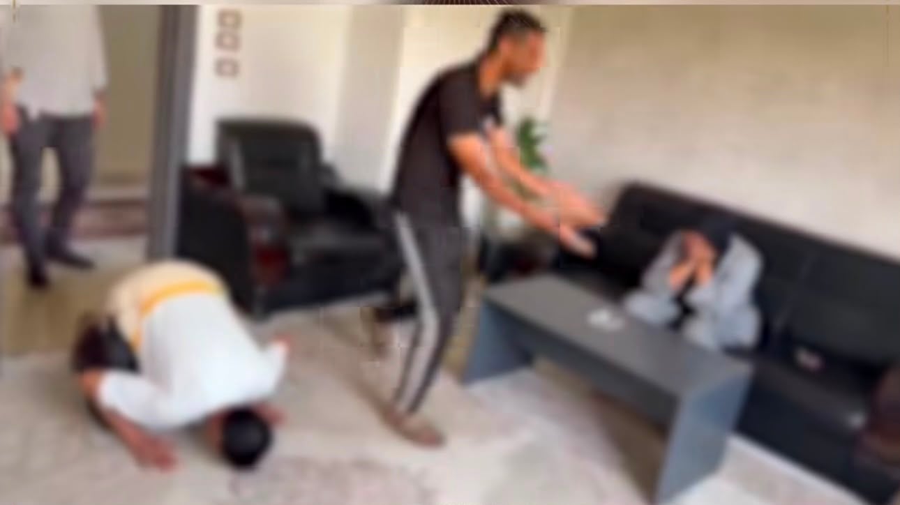 سرة الشرقية تستقبل طفلهم المختطف بعد تحريره (1)
