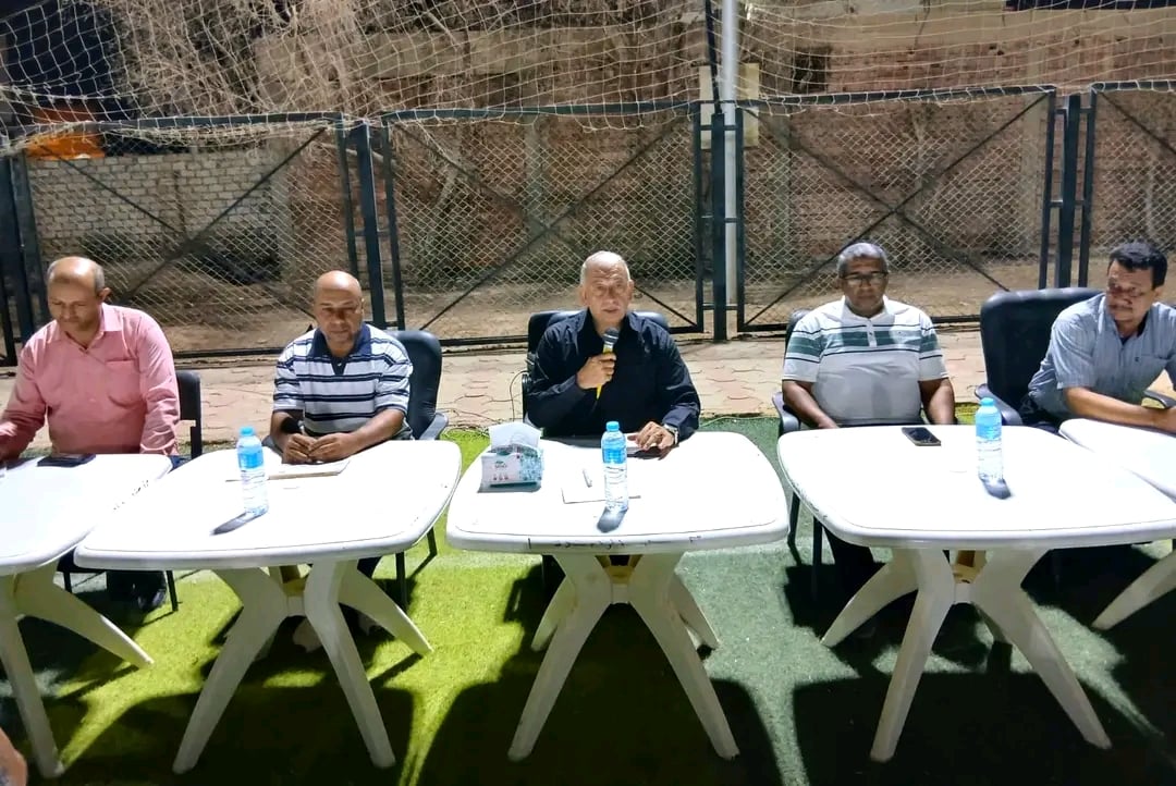 رئيس مركز الداخلة مع الأهالى رئيس مركز الداخلة مع الأهالى