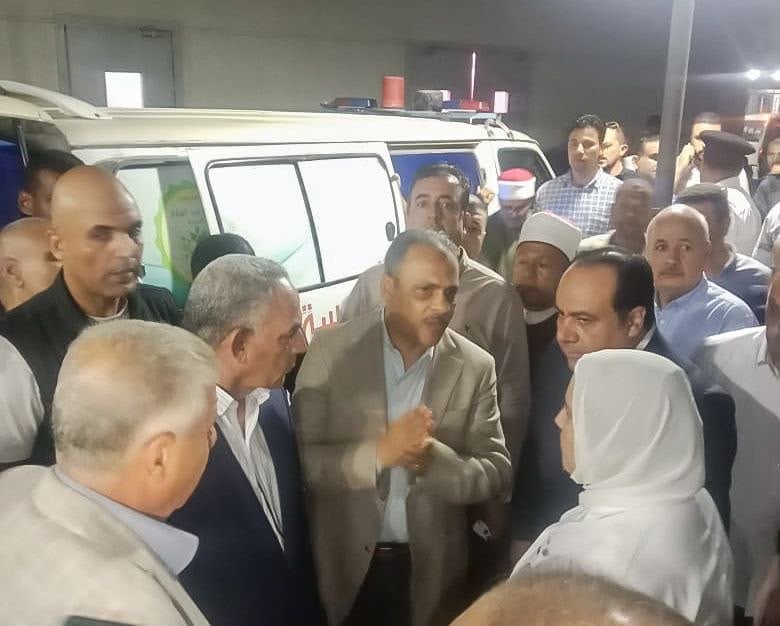 محافظ الشرقية يعزي الاهالي محافظ الشرقية يعزي الاهالي