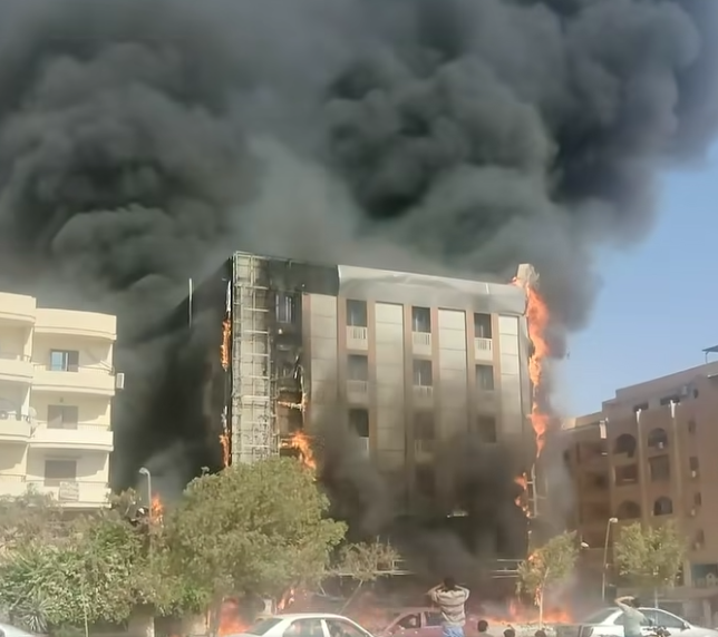 اندلاع النيران فى عقار بحدائق الاهرام