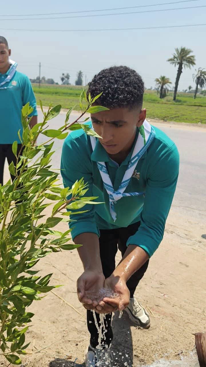شباب يشجرون المدينة شباب يشجرون المدينة