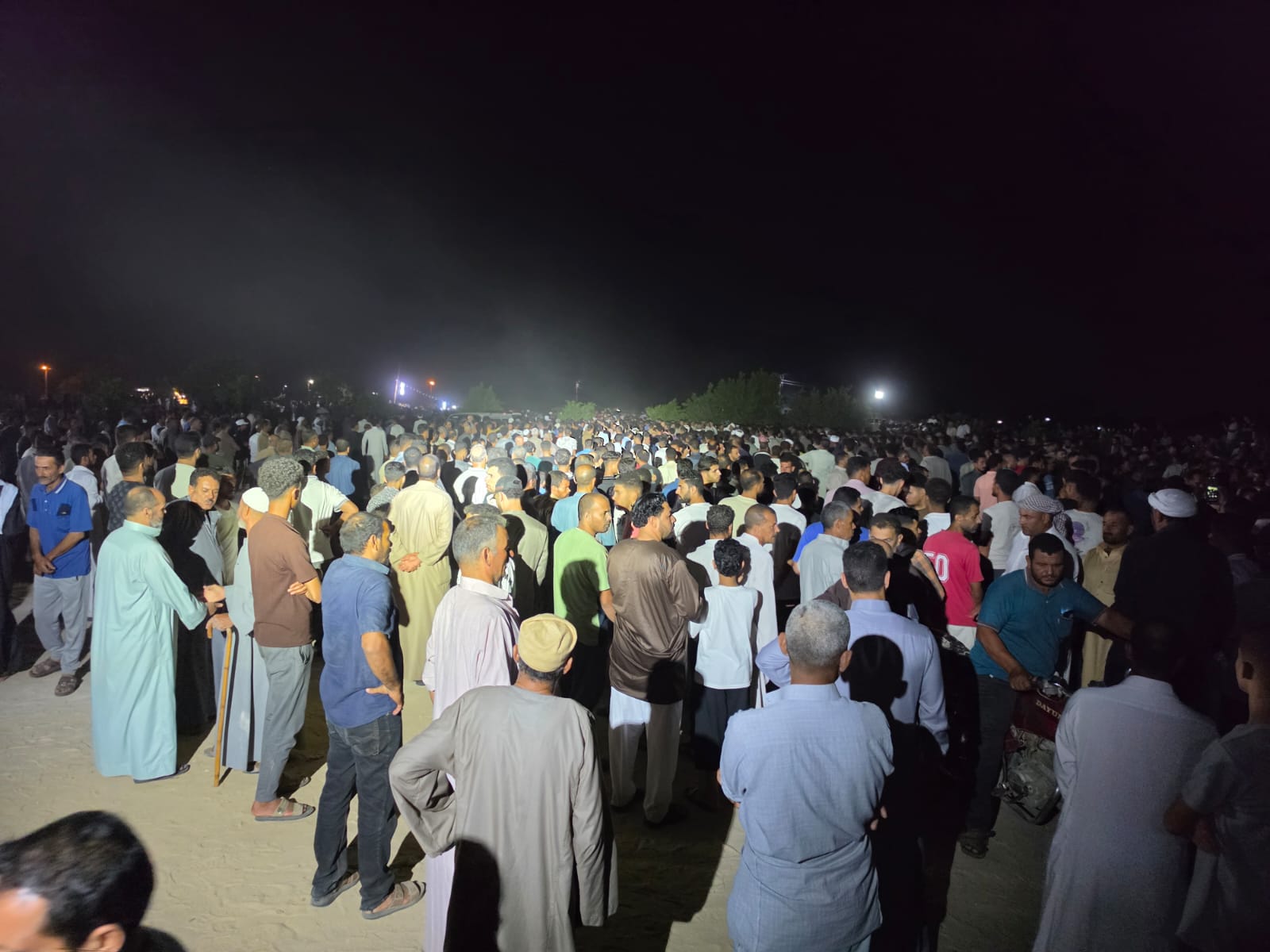 جنازة شعبية مهيبة جنازة شعبية مهيبة