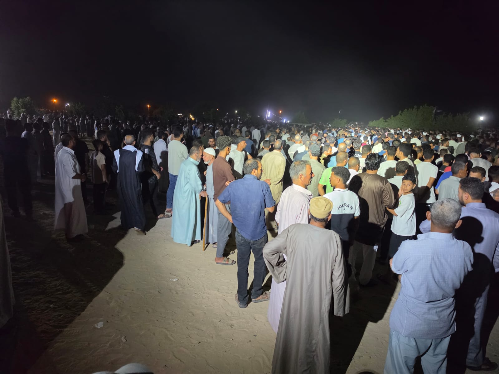 فى جنازة شعبية مهيبة.. الشرقية تودّع 18 من أبنائها ضحايا حادث طريق الإسماعيلية (2)