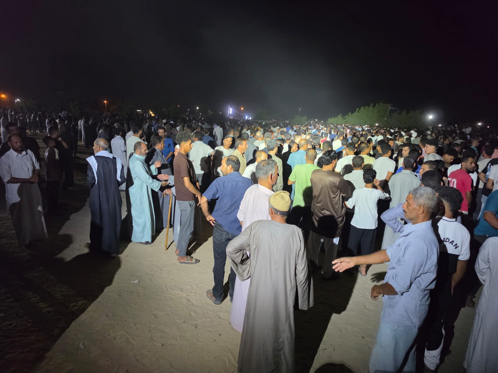 فى جنازة شعبية مهيبة.. الشرقية تودّع 18 من أبنائها ضحايا حادث طريق الإسماعيلية (6)