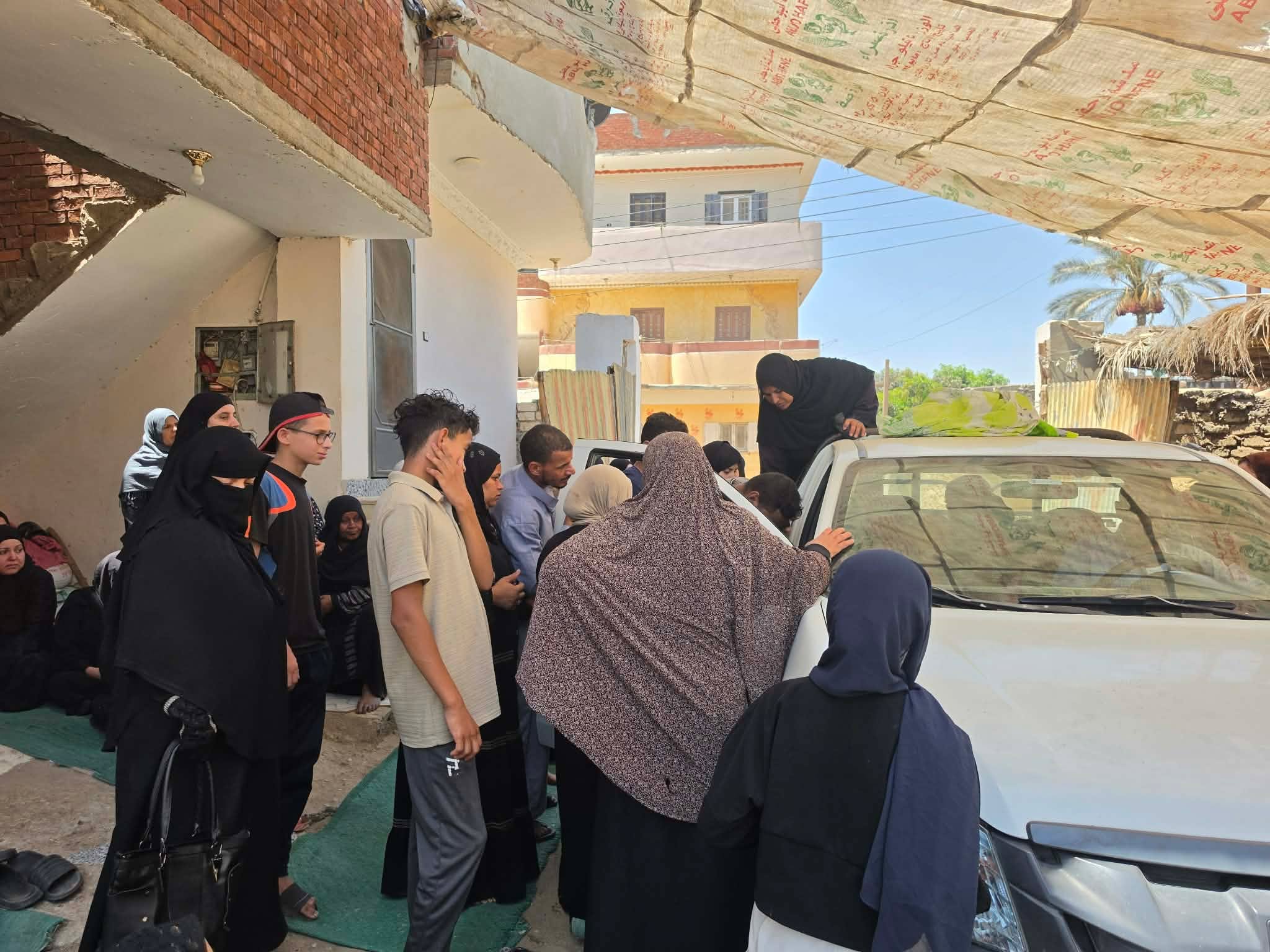 الام فى حالة انهيار