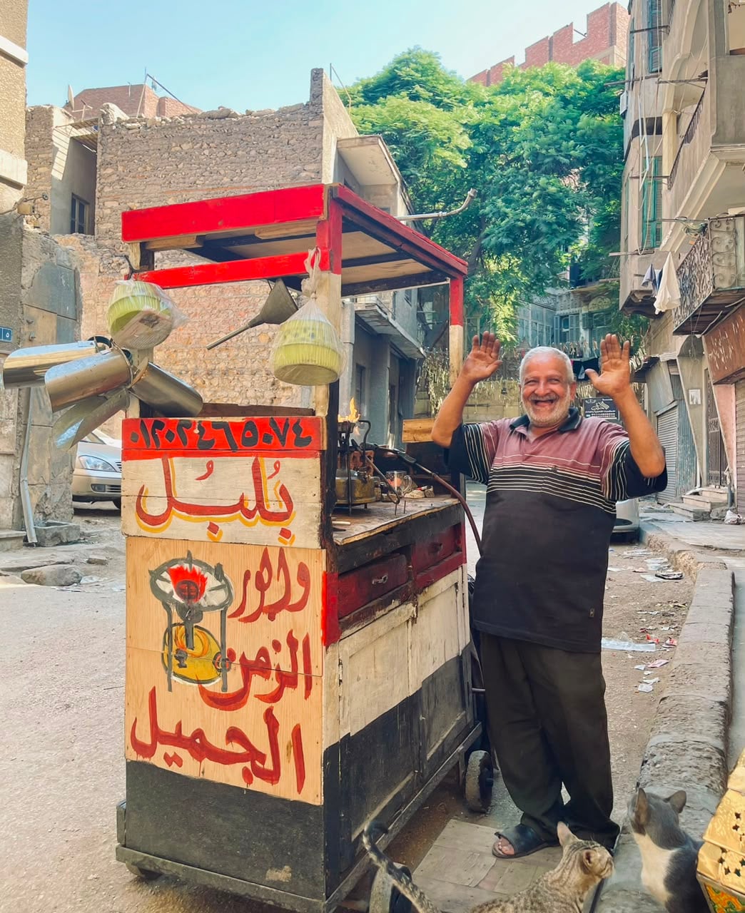 عم بلبل من أمام فاترينة التصليح
