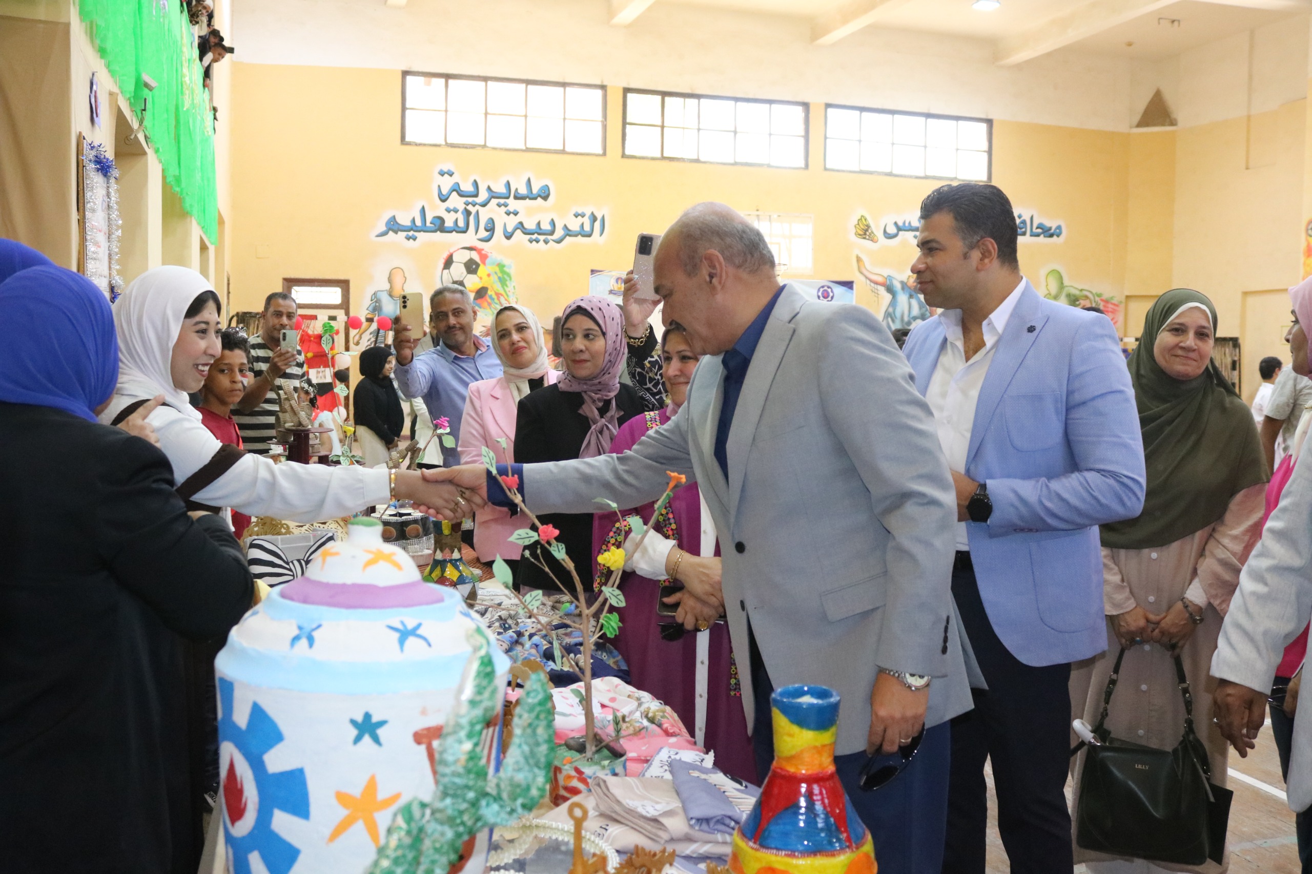 معرض للمشغولات اليدوية يكشف مواهب الطلاب معرض للمشغولات اليدوية يكشف مواهب الطلاب