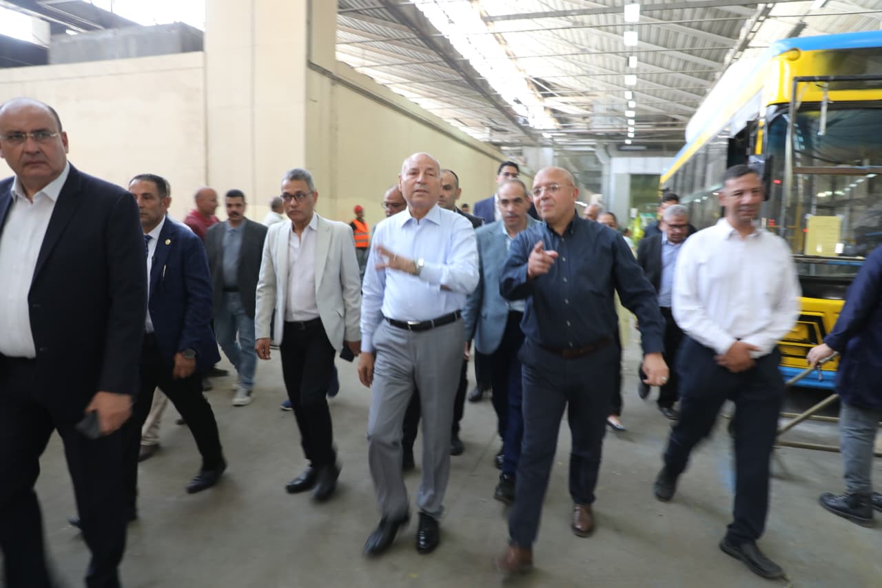 محافظ القاهرة يتفقد ورش هيئة النقل العام (7)