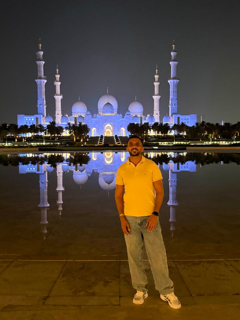 محمد أسعد أمام جامع زايد الكبير  (2)