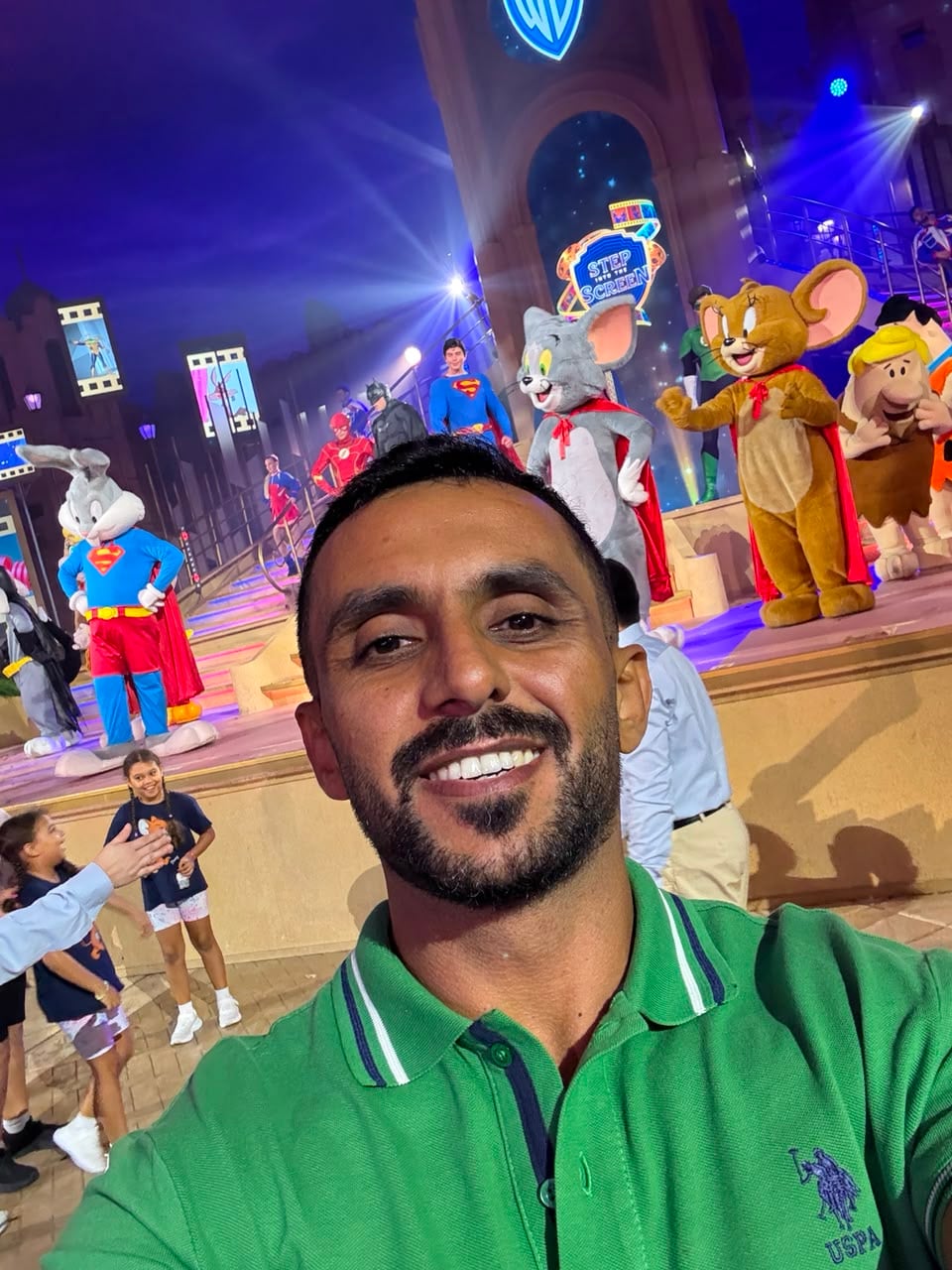 محمد أسعد داخل وارنر براذرز  (2)