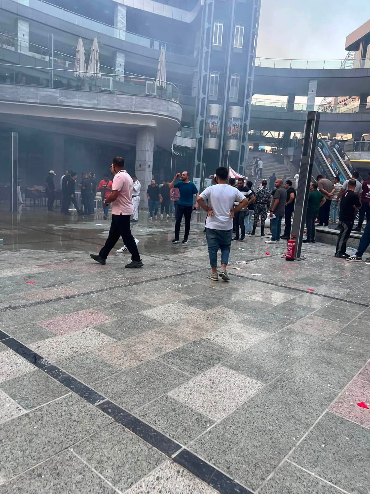 آثار حريق محل هدايا داخل مول أربيلا بلازا بالتجمع (11)