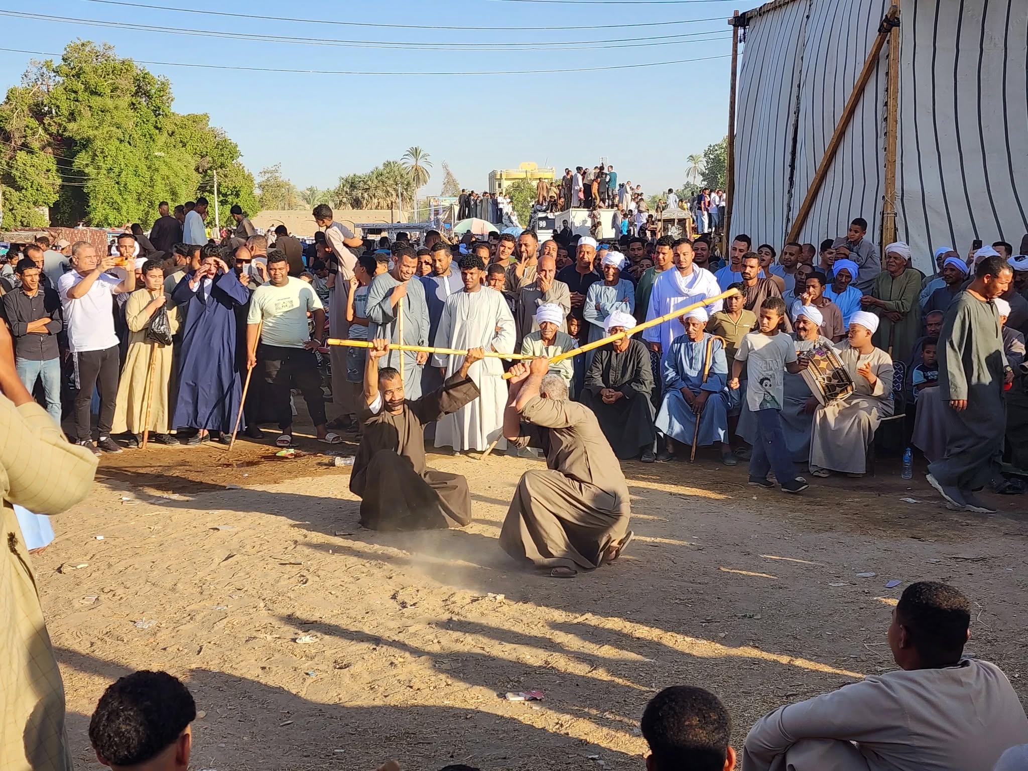 جانب من حلقات التحطيب التى تنظم بليالي المولد النبوى