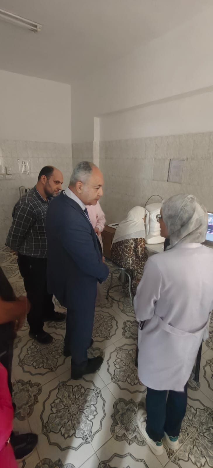 خلال الجولة بالمستشفى خلال الجولة بالمستشفى