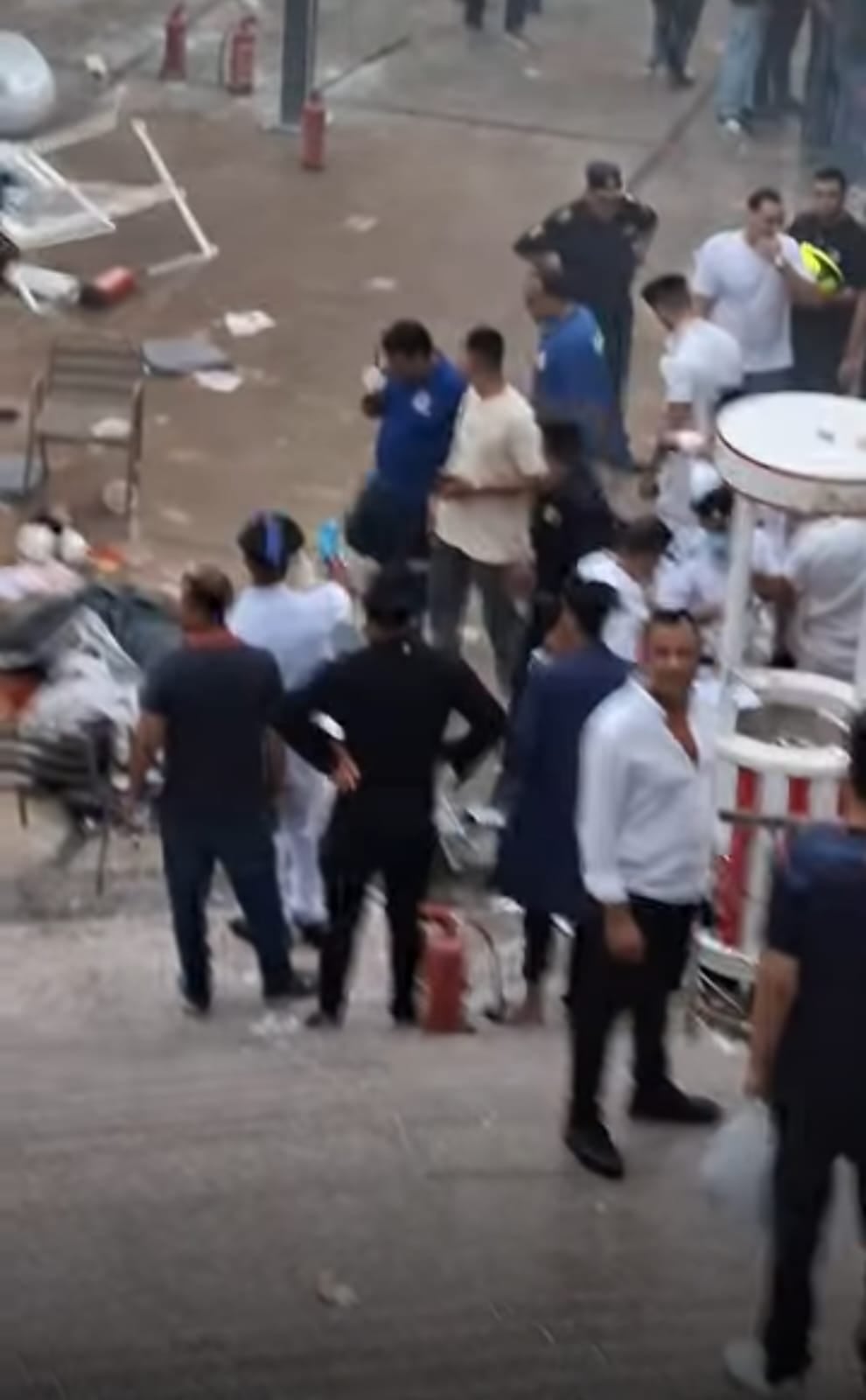 من آثار حريق مطعم التجمع (9)