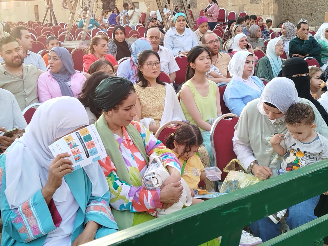 توافد الجماهير على مسرح المحكى (2)