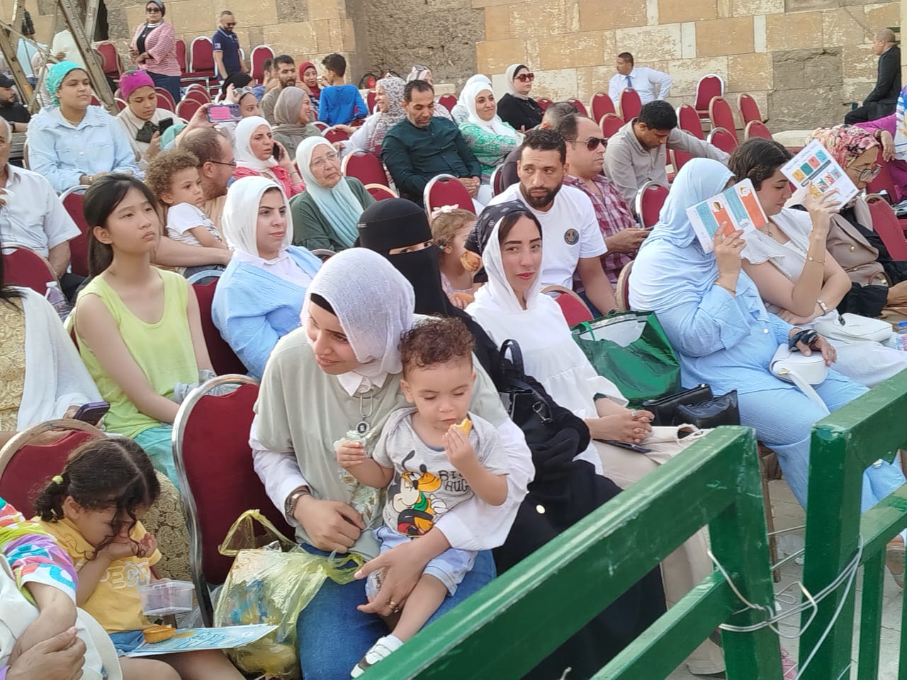 توافد الجماهير على مسرح المحكى (1)