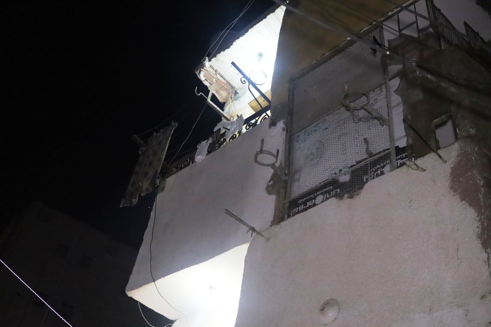 شرفة المنزل مكان الحادث