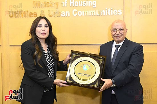 وزير الإسكان خلال تكريم الطلاب (9)