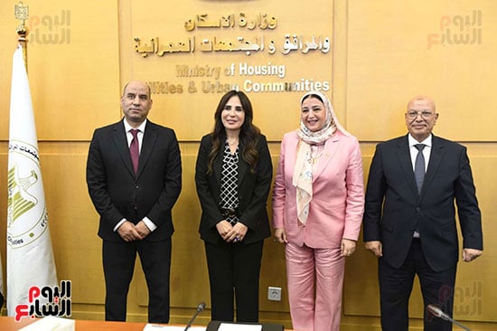 وزير الإسكان خلال تكريم الطلاب (7)