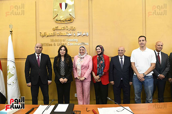 وزير الإسكان خلال تكريم الطلاب (5)