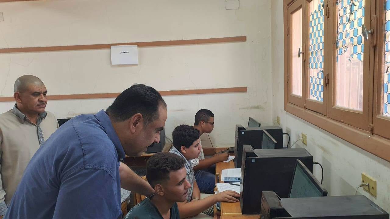 متابعة اختبارات القبول للمتقدمين لمدرسة المتفوقين في العلوم والتكنولوجيا