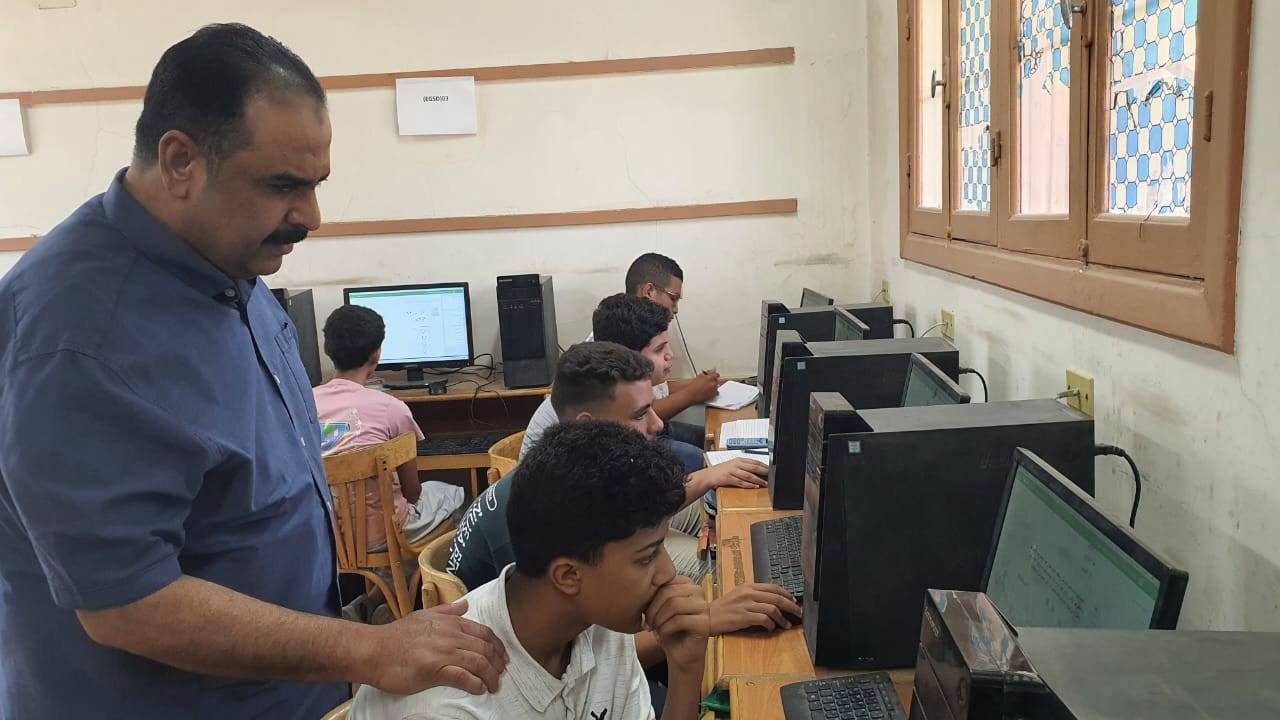 اختبارات القبول للمتقدمين لمدرسة المتفوقين في العلوم والتكنولوجيا