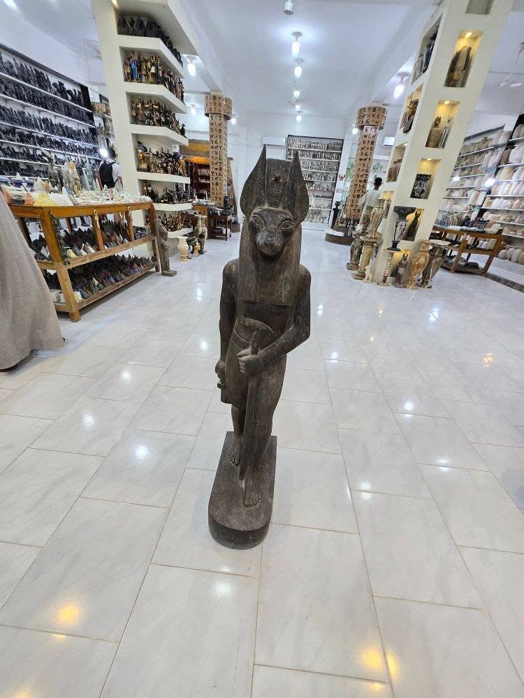 تماثيل مميزة صنعت يدوياً غرب الأقصر