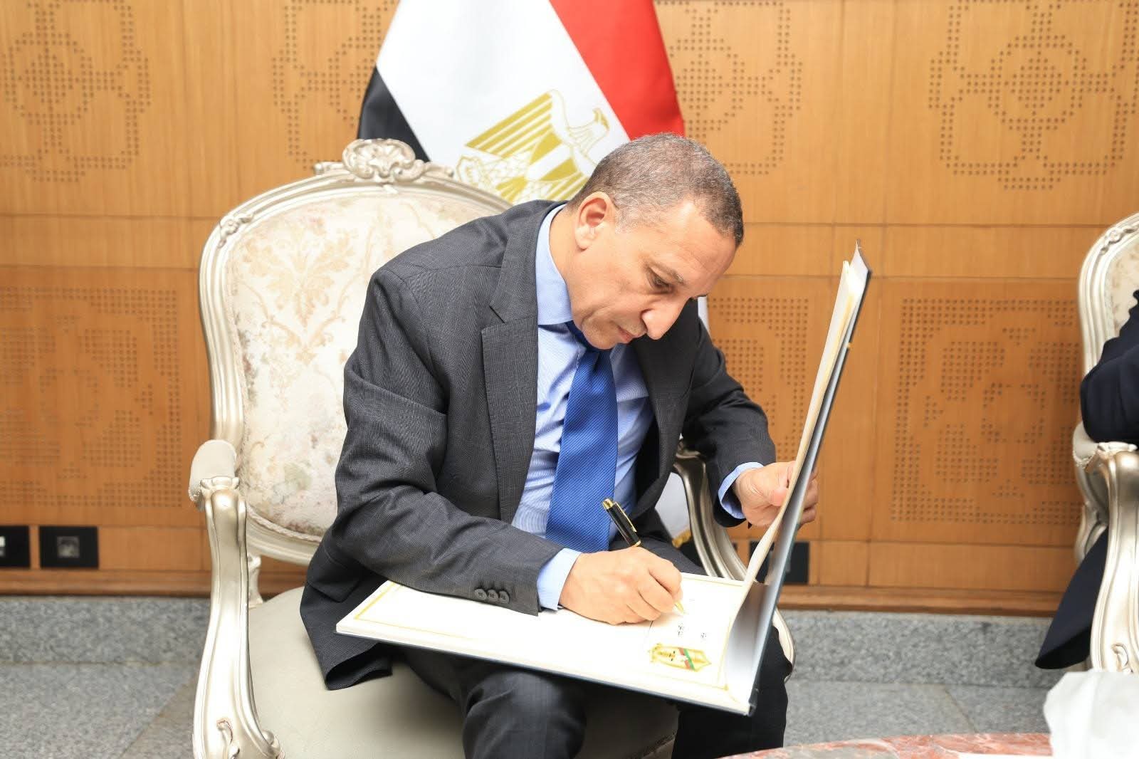 رئيس هيئة قضايا الدولة يستقبل مساعد وزير الخارجية  (2)