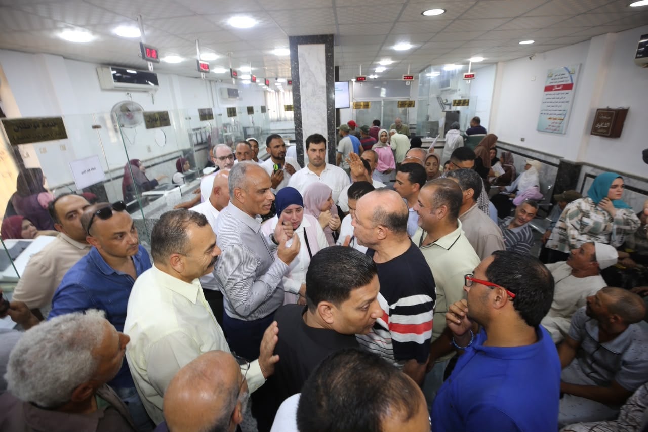 محافظ كفر الشيخ يستمع للمواطنين