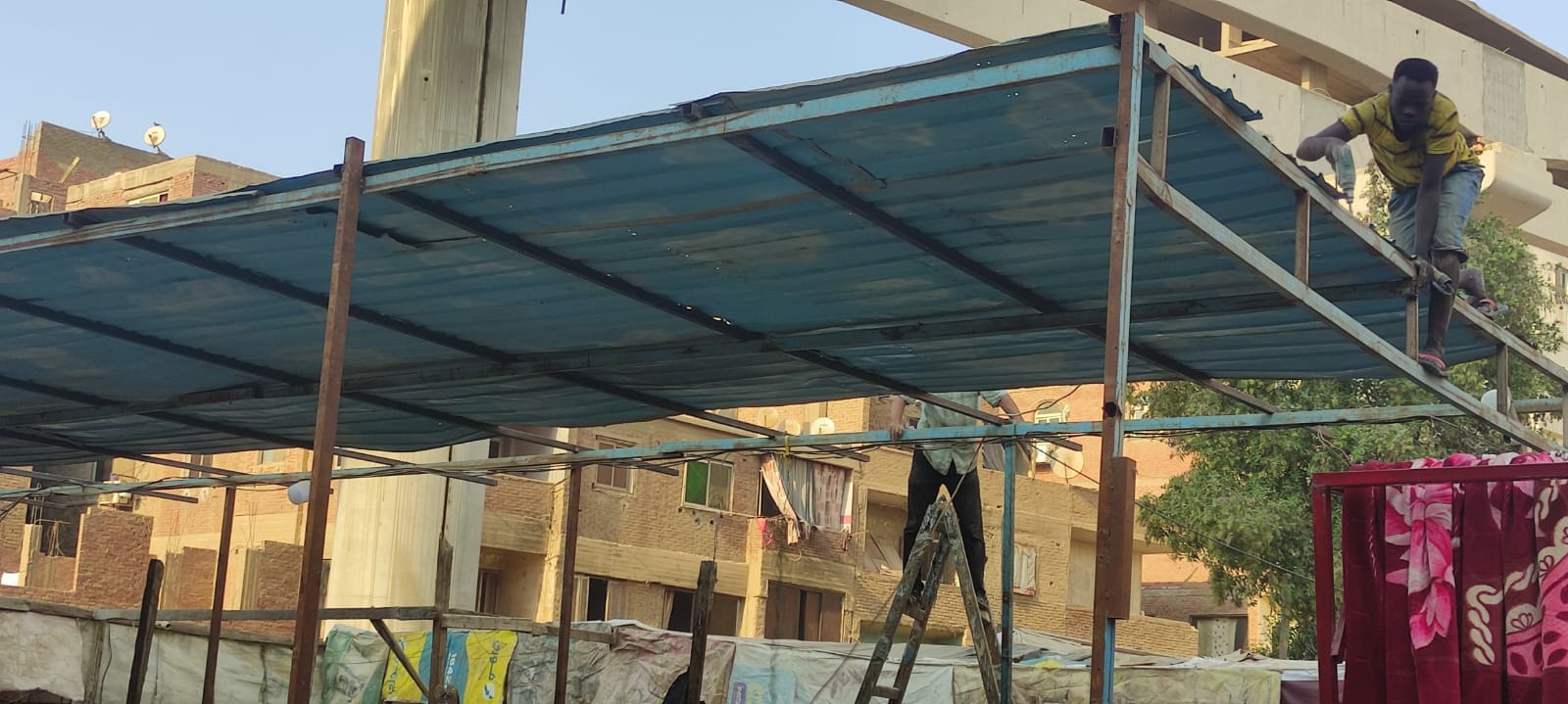 العجوزة تزيل جمالونًا مخالفًا بقطعة أرض مخصصة لجراج (3)