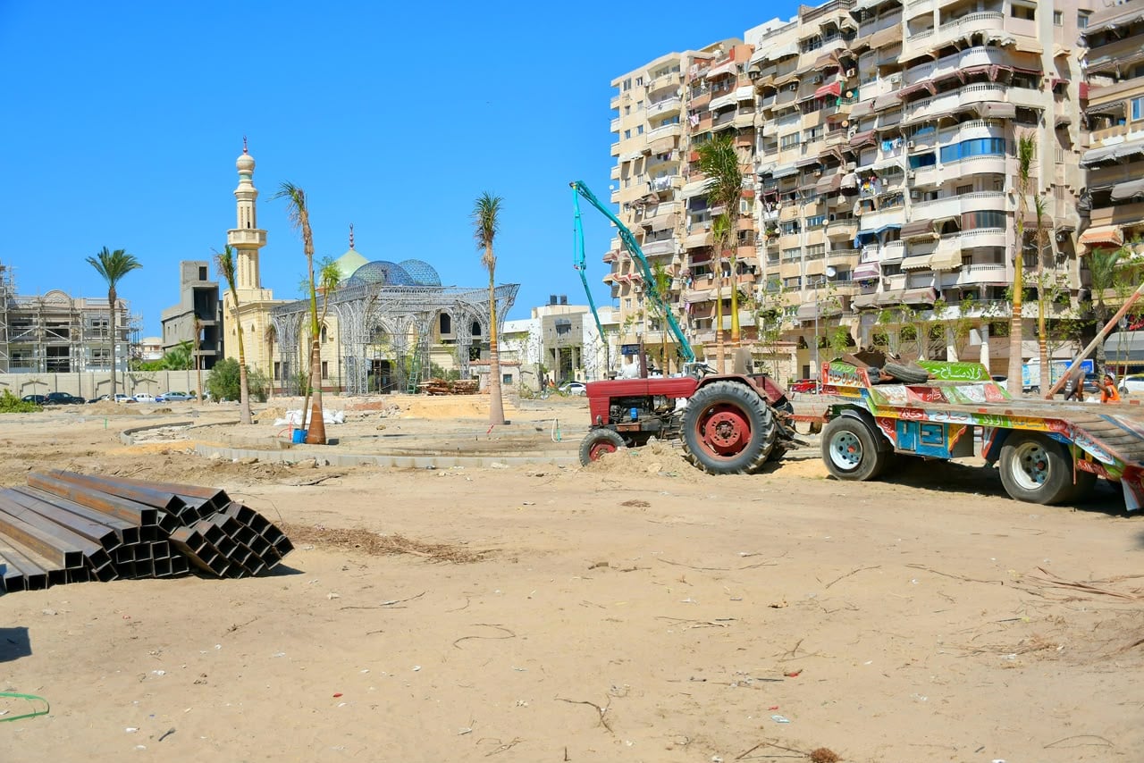 المعدات والالات بالحديقة المعدات والالات بالحديقة