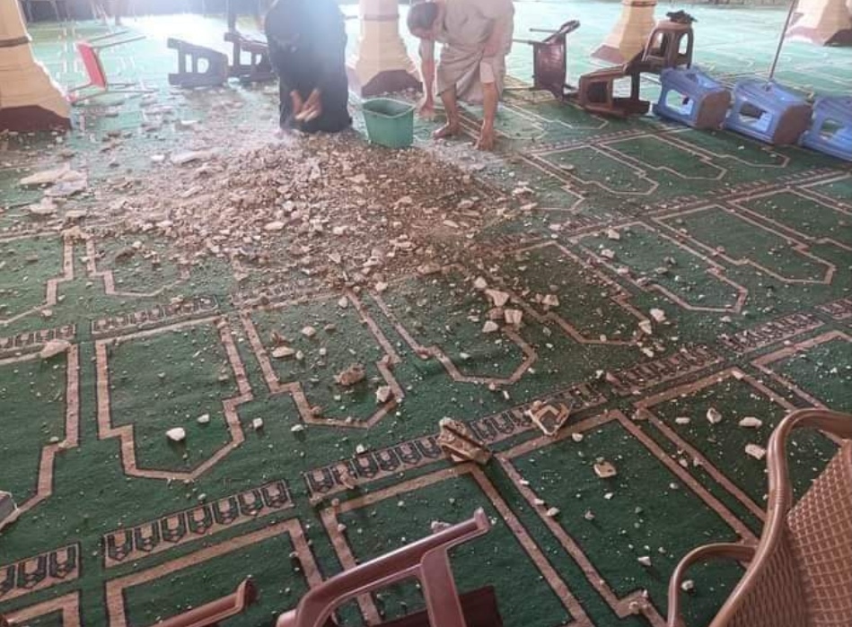 سقوط أجزاء من سقف المسجد