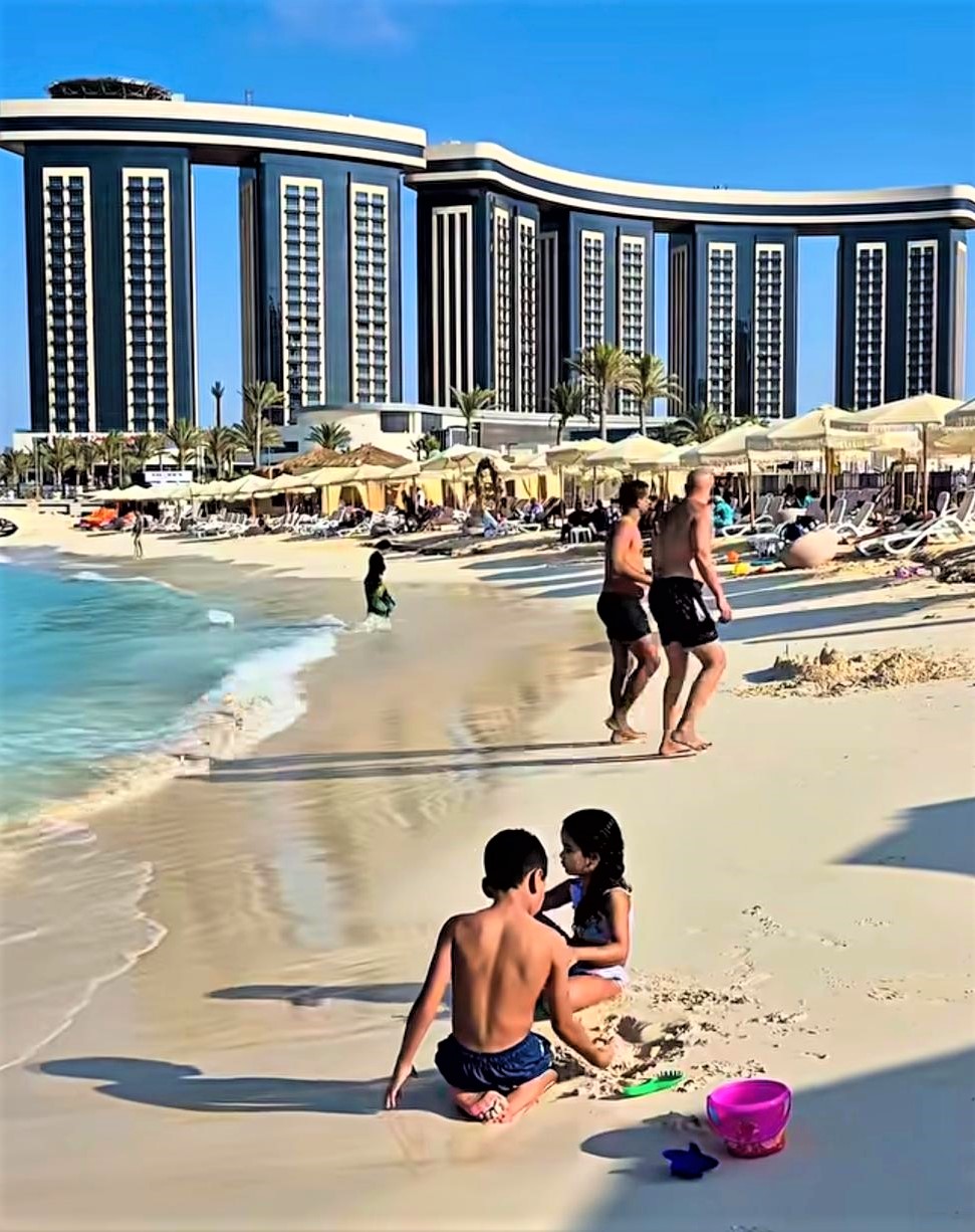 اجواء المتعة على شواطئ العلمين الجديدة