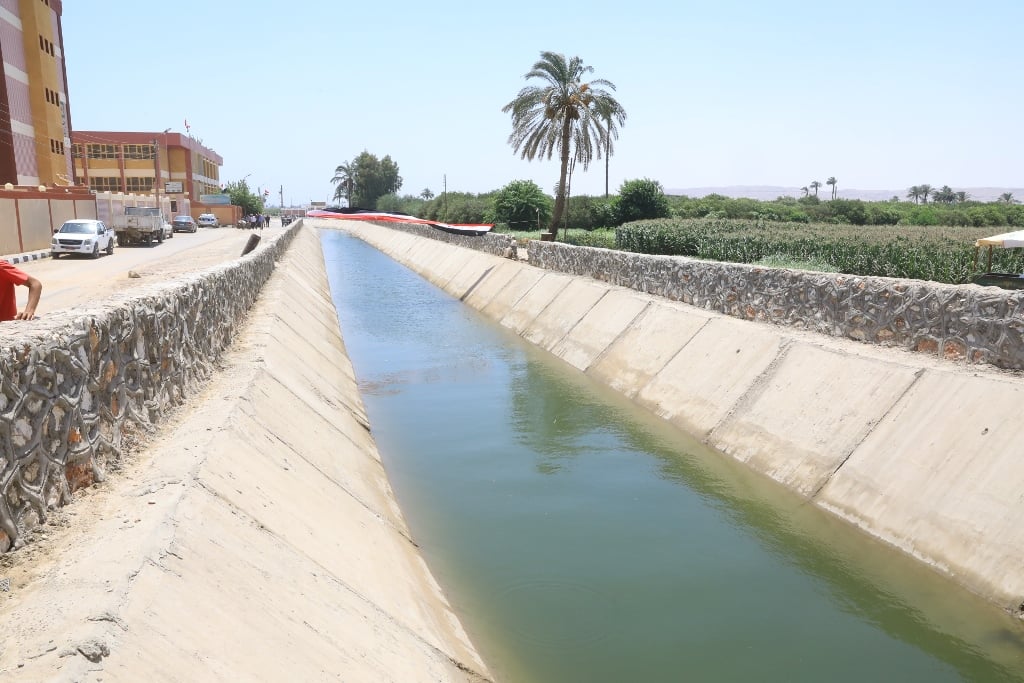 تبطين الترع بسوهاج (1)