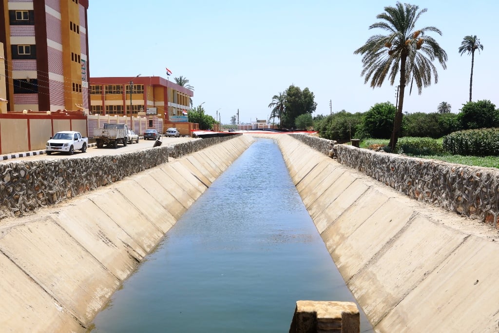 تبطين الترع بسوهاج (4)